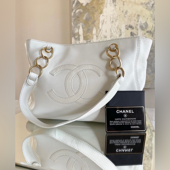 Chanel White Leather ‘CC’ Tote - Picture 5 of 6